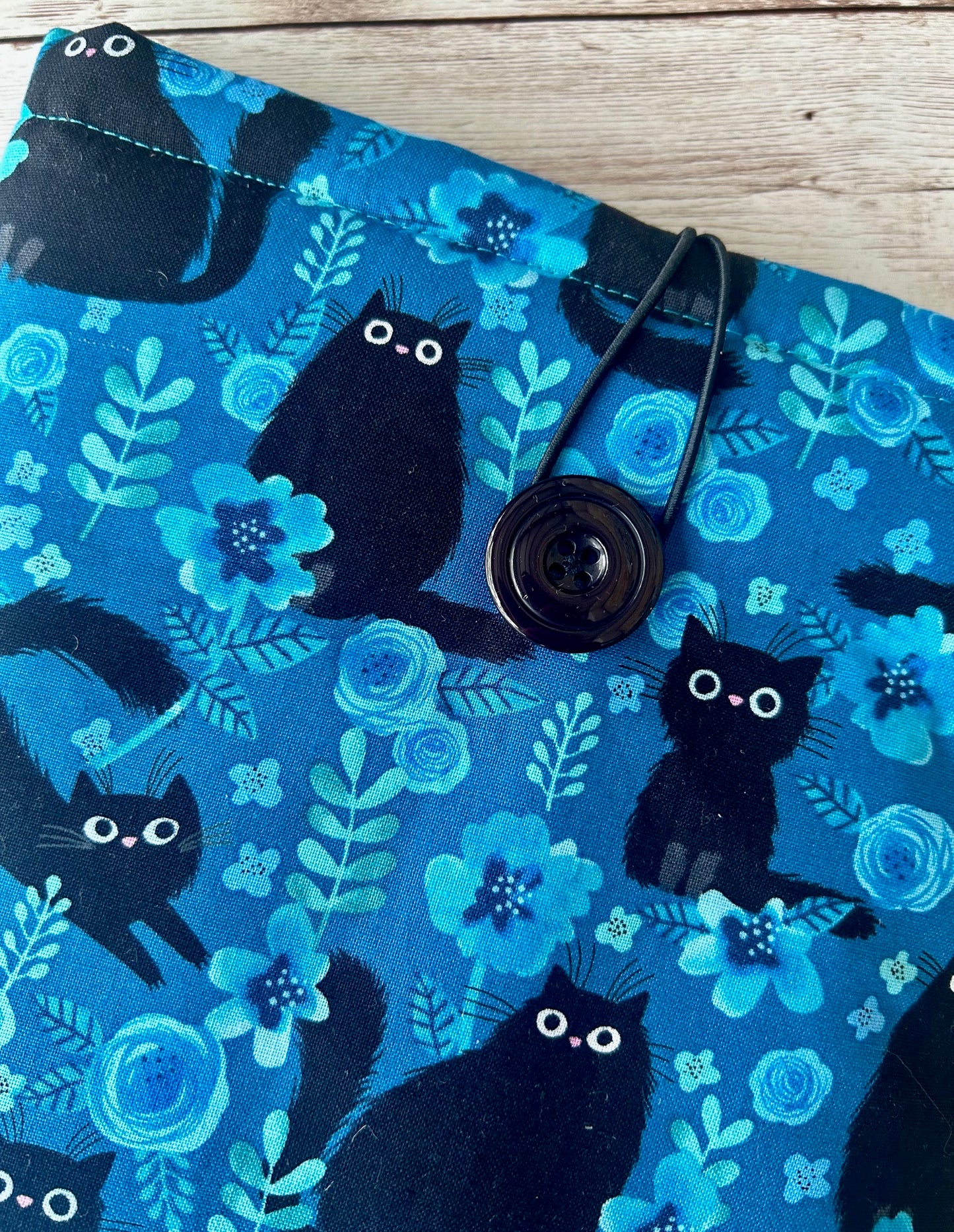 Black Cats on Blue Floral padded book/tablet sleeve