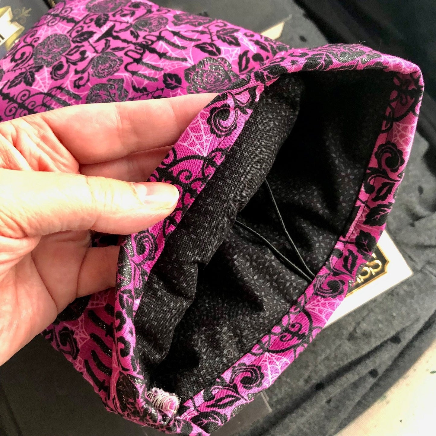 Victorian Gothic Roses on Pink padded book/tablet sleeve